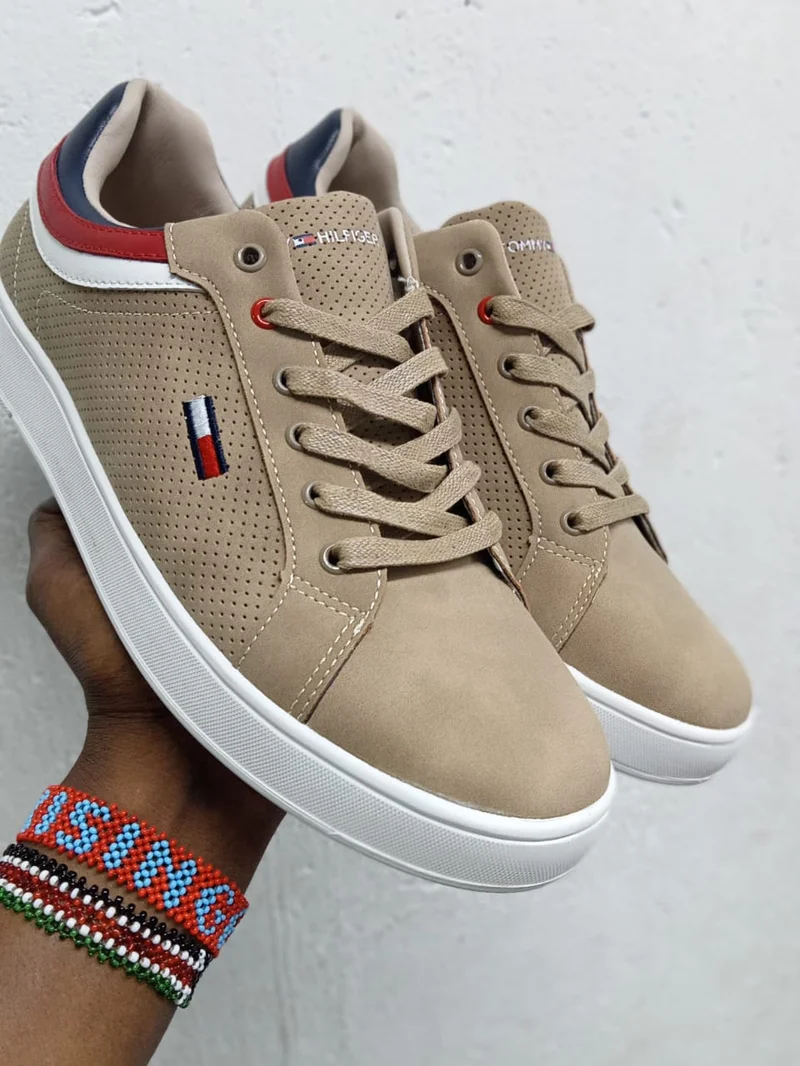 Tommy Hilfiger Essential Sneakers in Leather - Brown