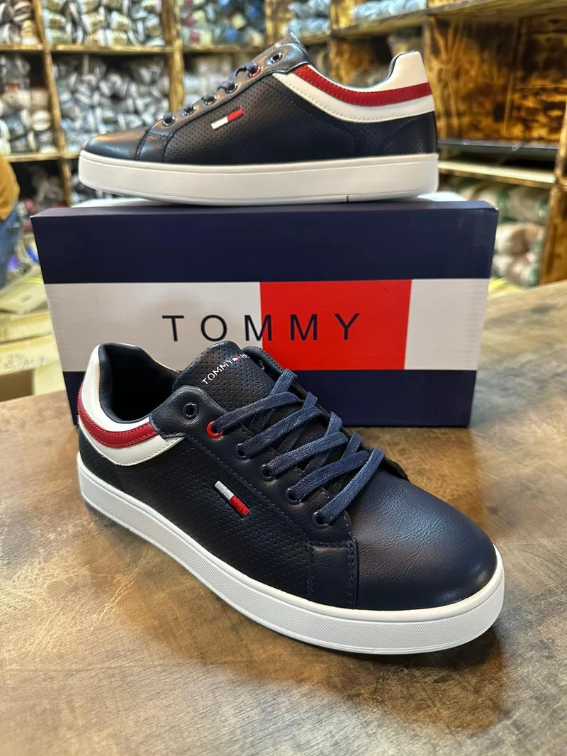 Tommy Hilfiger Essential Sneakers in Leather - Navy Blue
