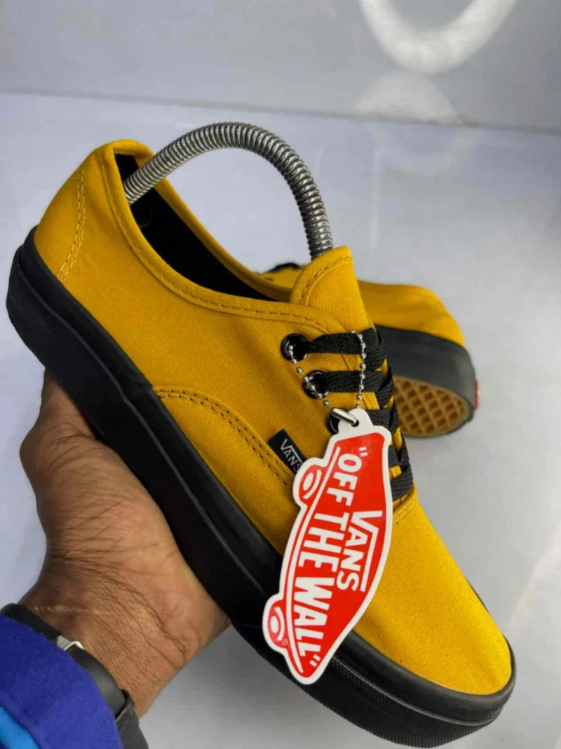 Vans Canvas Low-Tops - Mustard with Black Sole