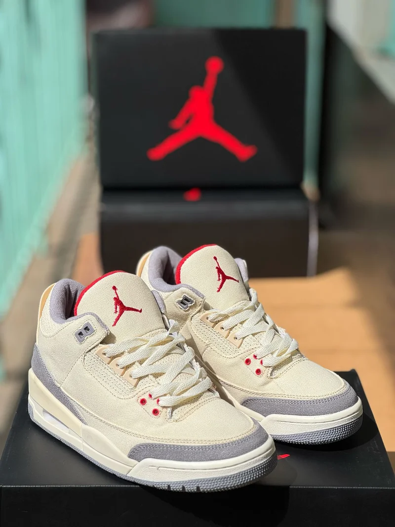 WHITE- GREY NIKE AIR JORDAN 3 RETRO SE MUSLIN SAIL