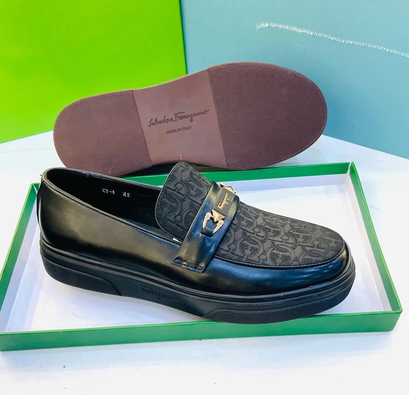 AUTHENTIC FAMAGANO CASUAL LOAFERS
